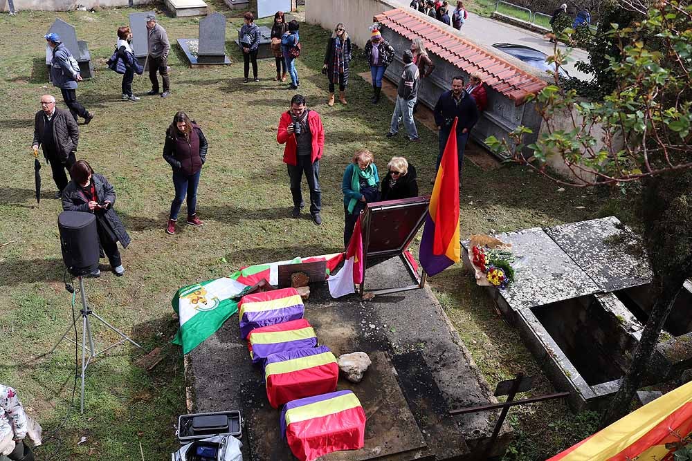 Fotos: Entrega de los restos de cuatro represaliados en Valdenoceda