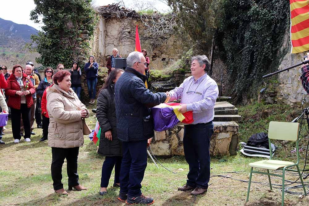 Fotos: Entrega de los restos de cuatro represaliados en Valdenoceda