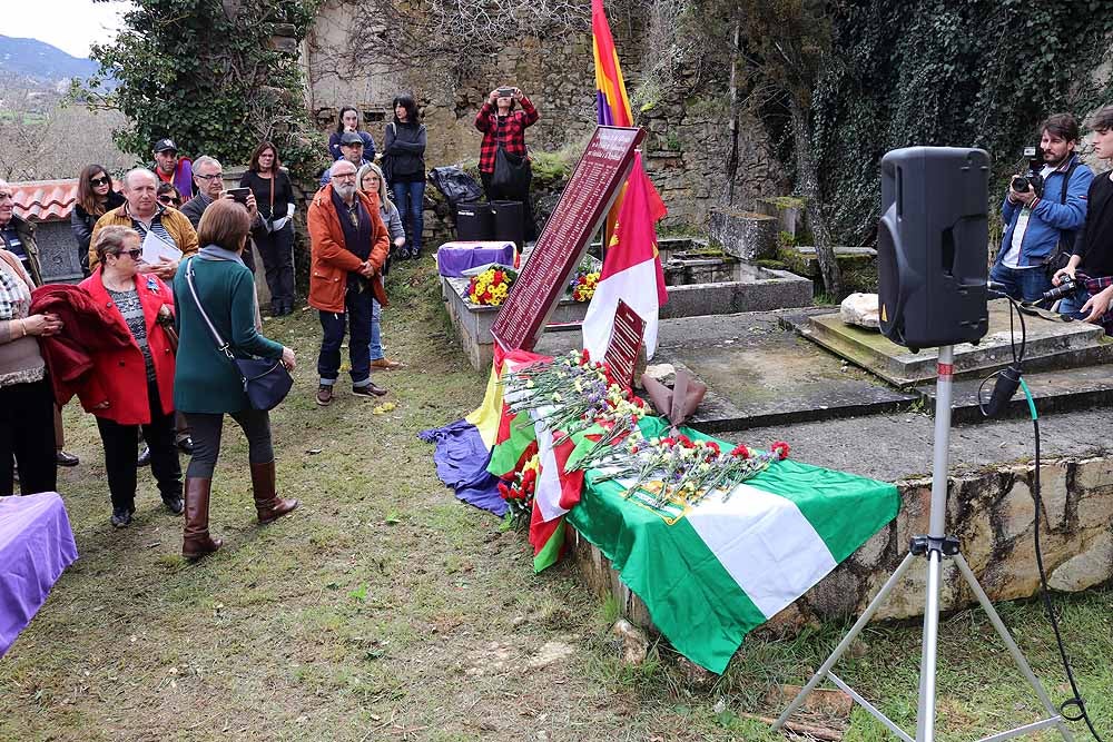 Fotos: Entrega de los restos de cuatro represaliados en Valdenoceda