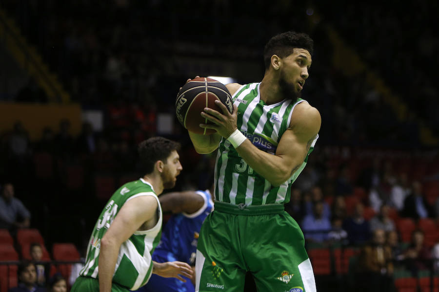 Fotos: Las imágenes del Betis - San Pablo Burgos