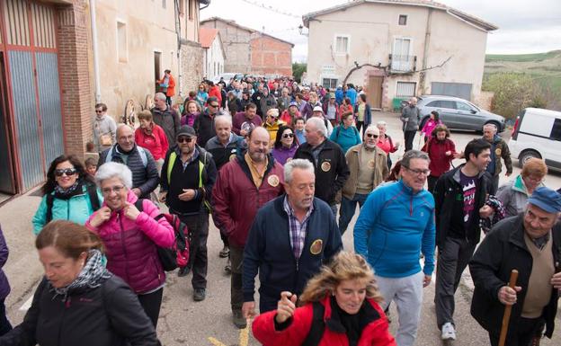 Imagen principal - Viloria de la Rioja une fuerzas para pedir el cambio del trazado del proyecto de la A-12