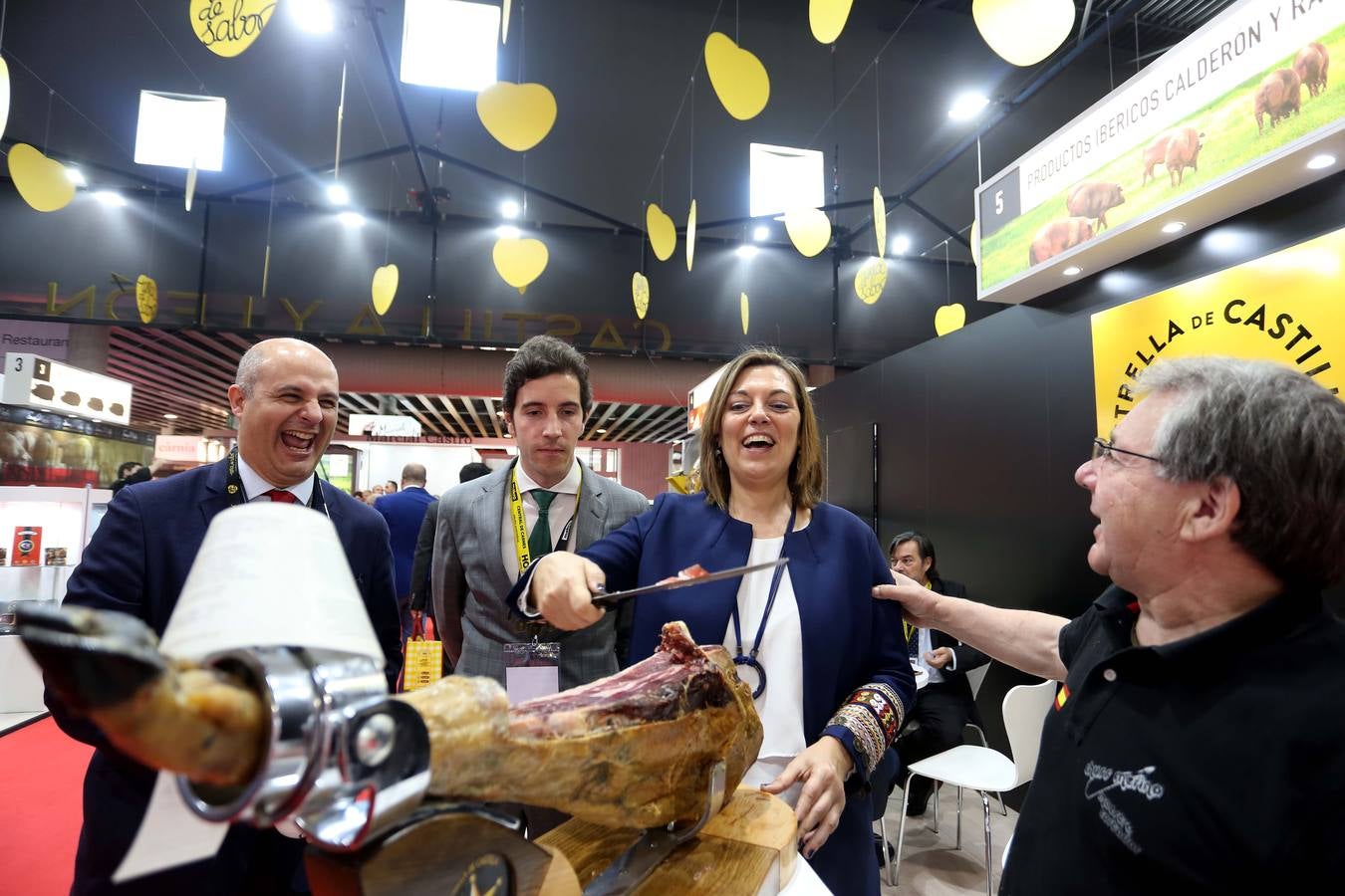 Fotos: La consejera de Agricultura, Milagros Marcos, visita la Feria Alimentaria 2018