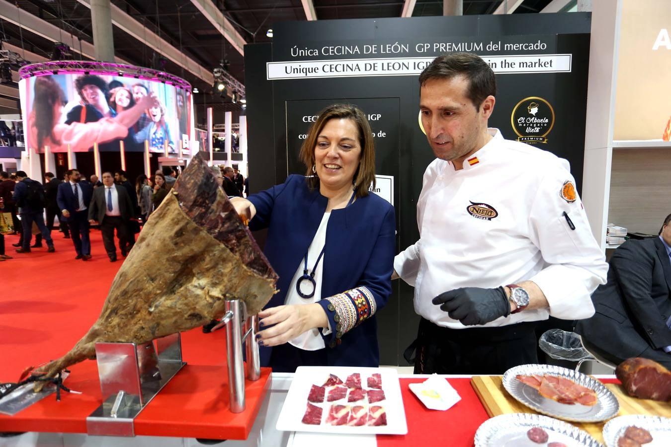 Fotos: La consejera de Agricultura, Milagros Marcos, visita la Feria Alimentaria 2018