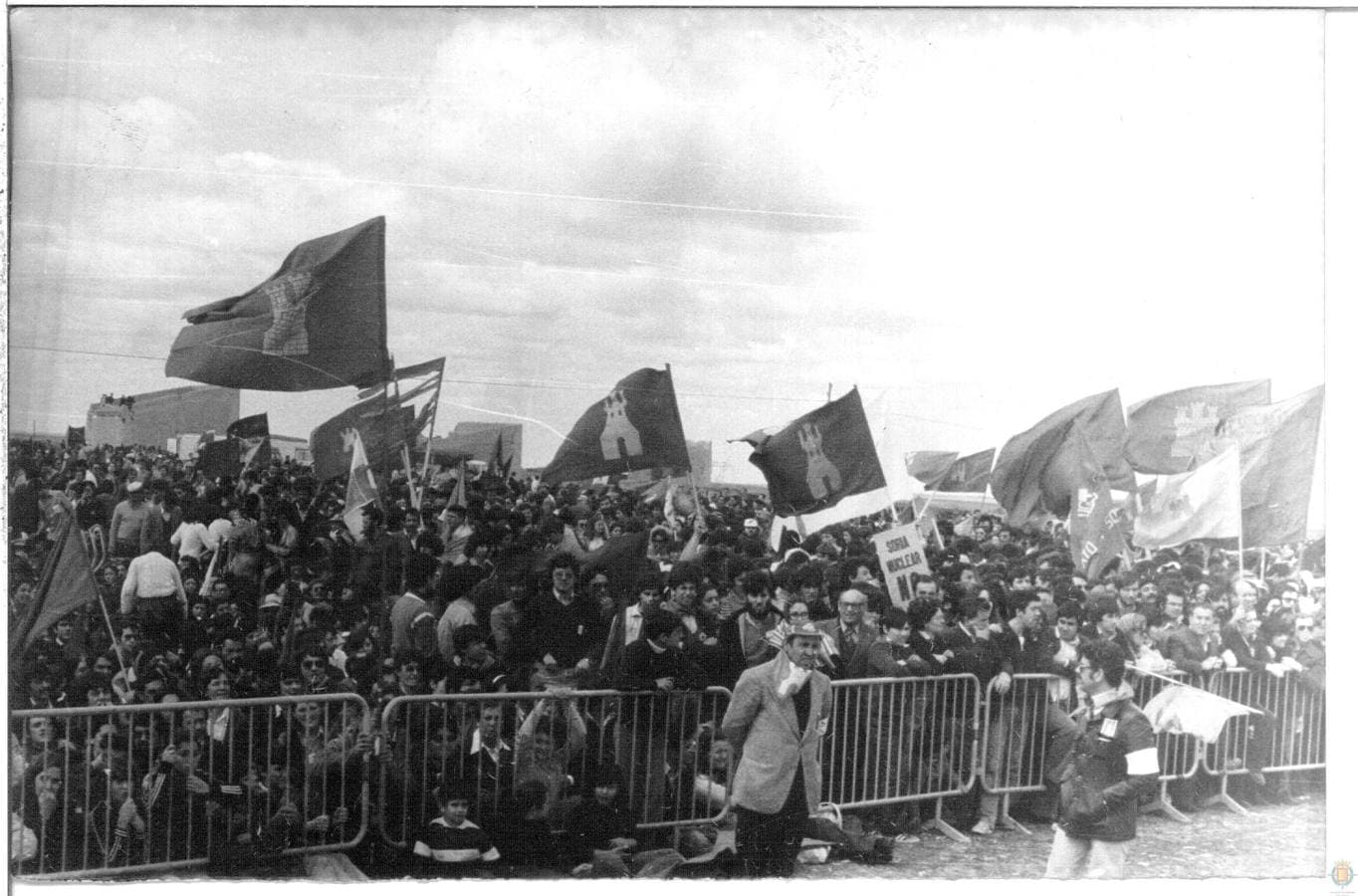 1978. Público asistente a los actos celebrados en la campa de Villalar.