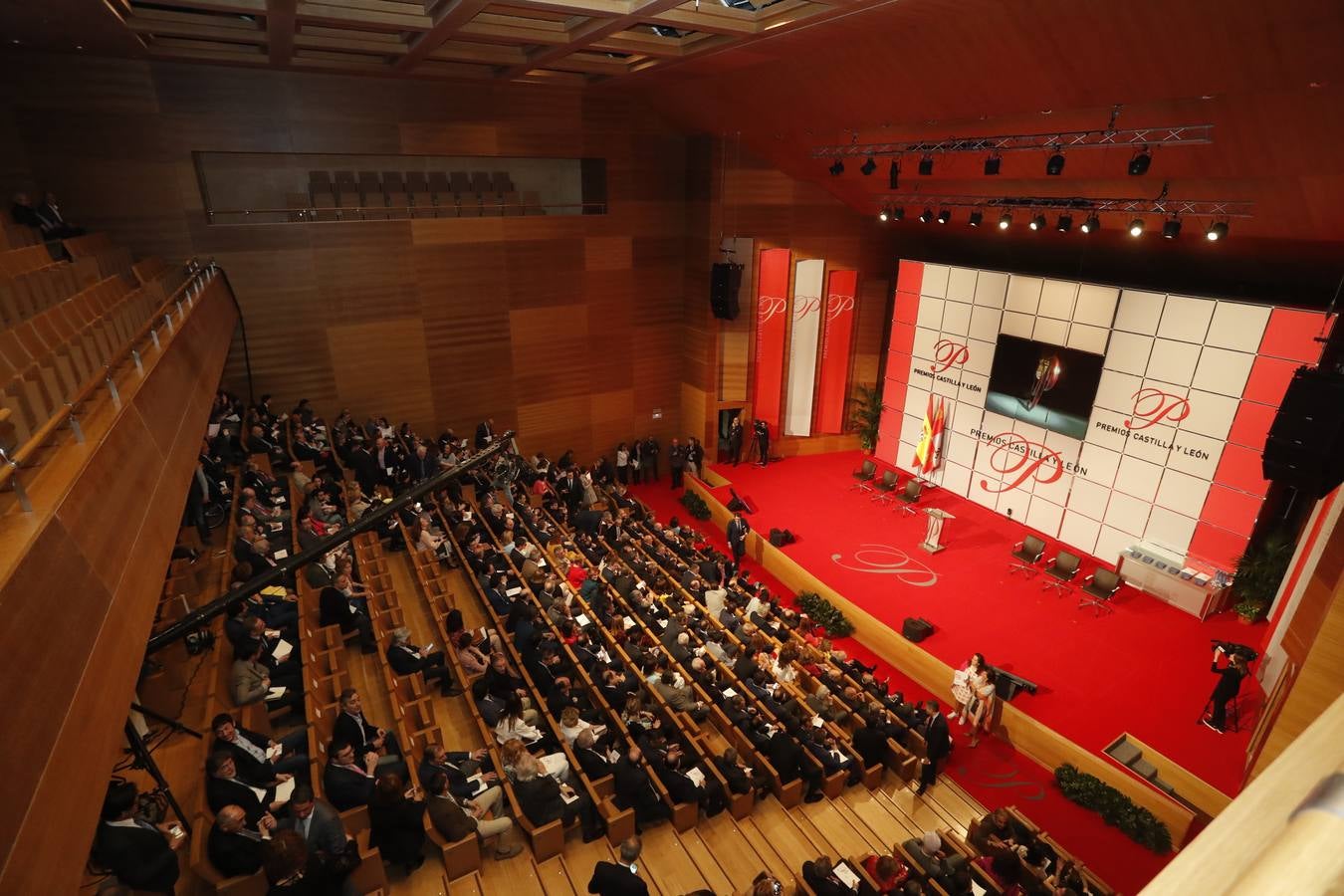 Fotos: Invitados a la entrega de los Premios Castilla y León 2017