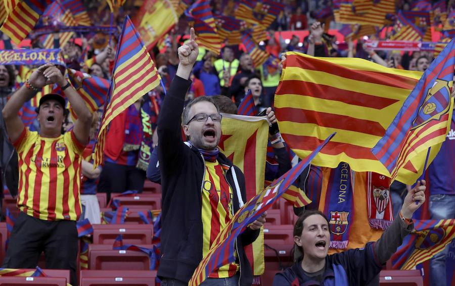 El Sevilla-Barcelona, un duelo marcado por la política y las reivindicaciones independentistas. En los exteriores del Wanda Metropolitano, se ha desplegado un amplio dispositivo de seguridad 