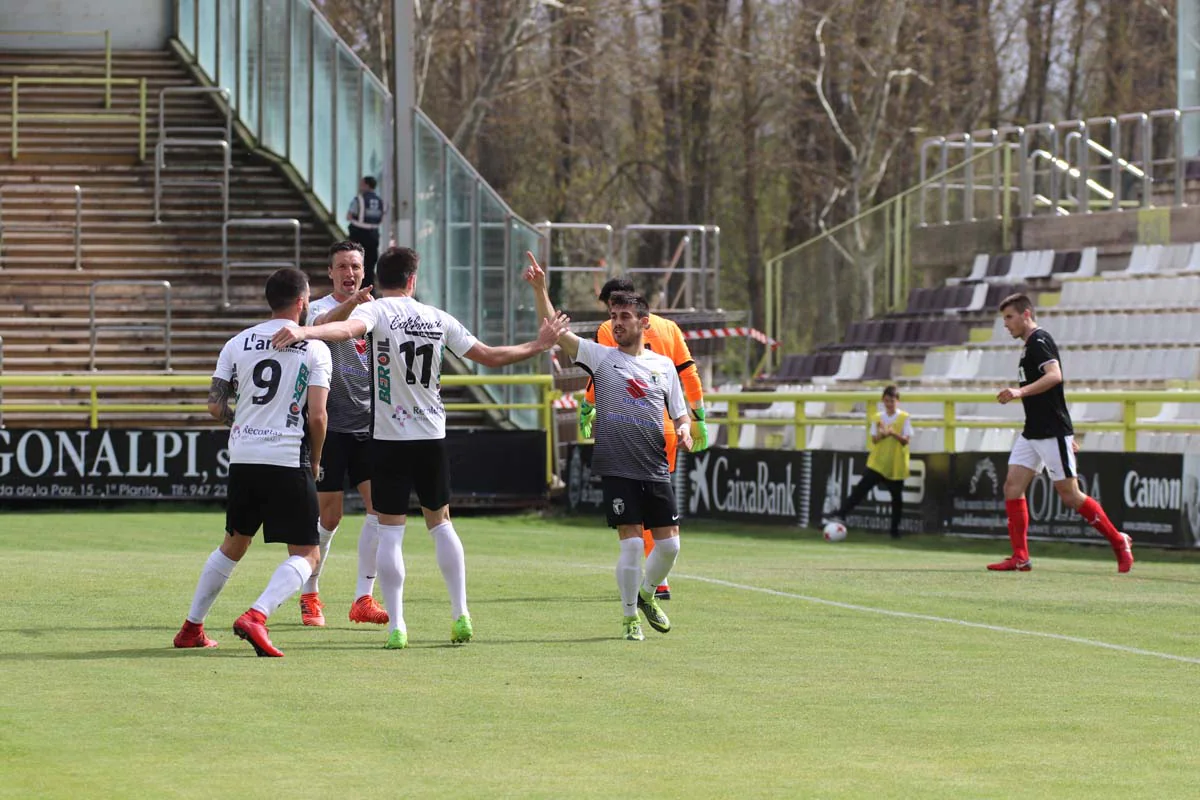 Una selección de las mejores imágenes de la victoria del Burgos CF frente al CD Vitoria.