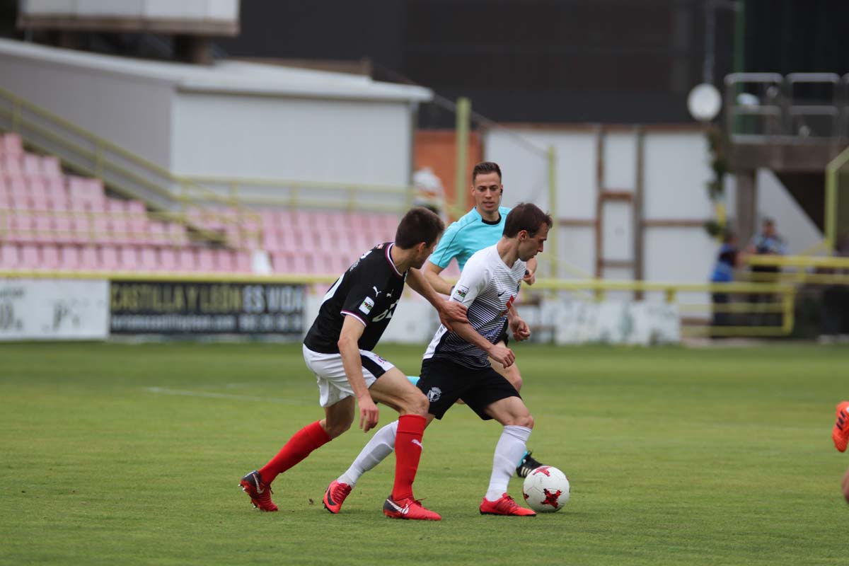 Una selección de las mejores imágenes de la victoria del Burgos CF frente al CD Vitoria.