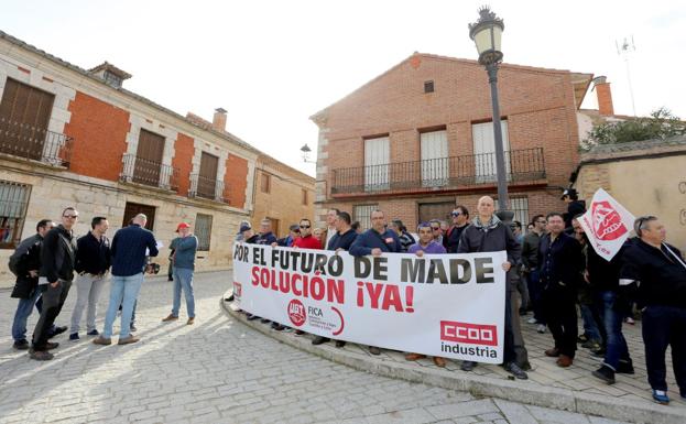 Trabajadores de la empresa Made se concentran en el Día de la Comunidad, en Villalar de los Comuneros.