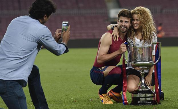 Shakira celebra con Piqué uno de sus triunfos. 