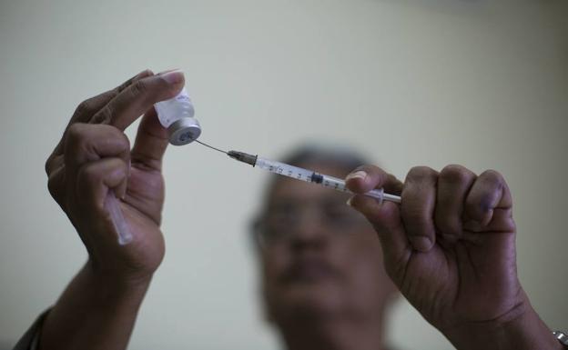 Castilla y León pide oficializar que los enfermeros vacunen sin prescripción médica en todas las campañas de salud pública
