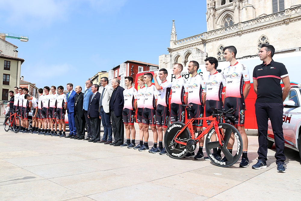 Fotos: Firma del convenio entre el Burgos BH y la Fundación VIII Centenario de la Catedral