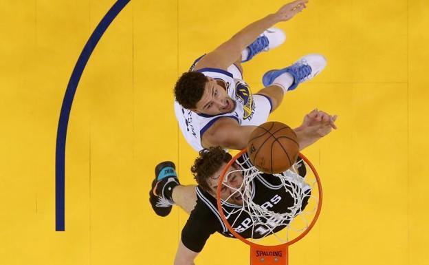 Pau Gasol y Klay Thompson.