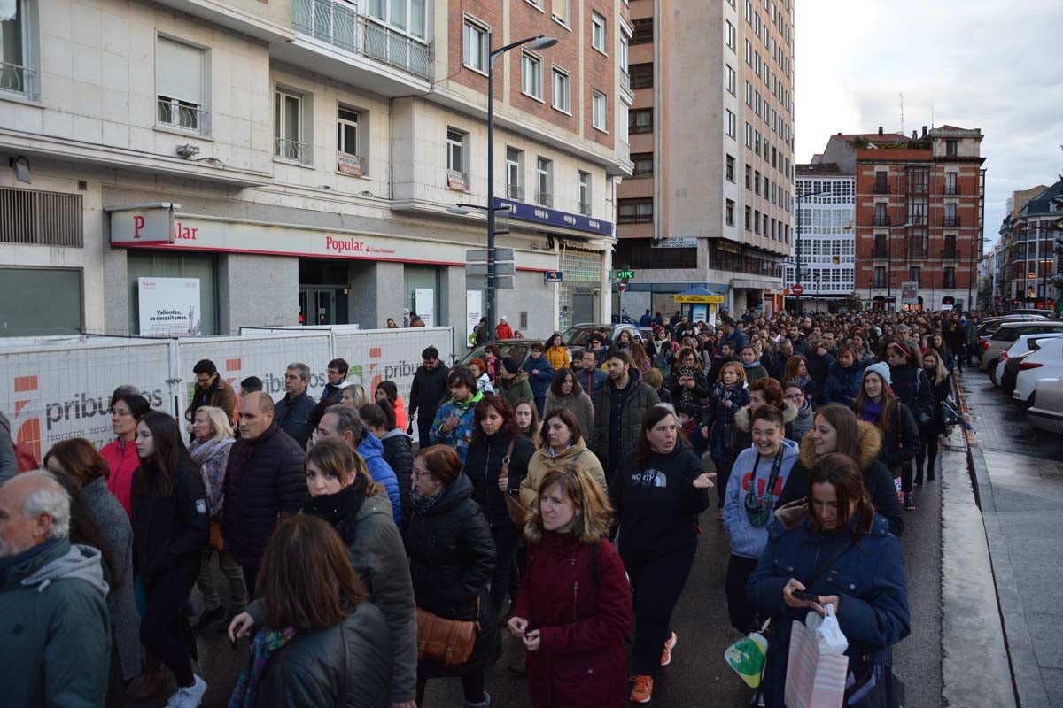 Miles de personas marchan por las calles de Burgos para mostrar su condena unánime ante el asesinato machista de Silvia Plaza.