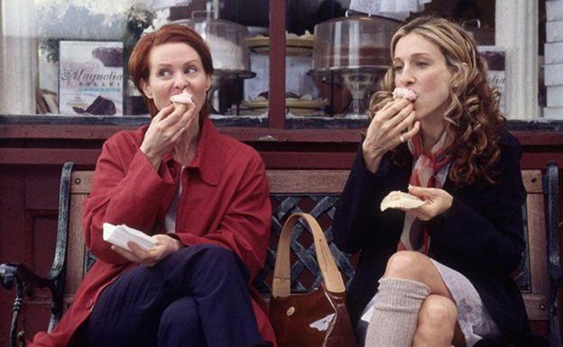 Sarah Jessica Parker y Cynthia Nixon en una escena de 'Sexo en Nueva York'. 