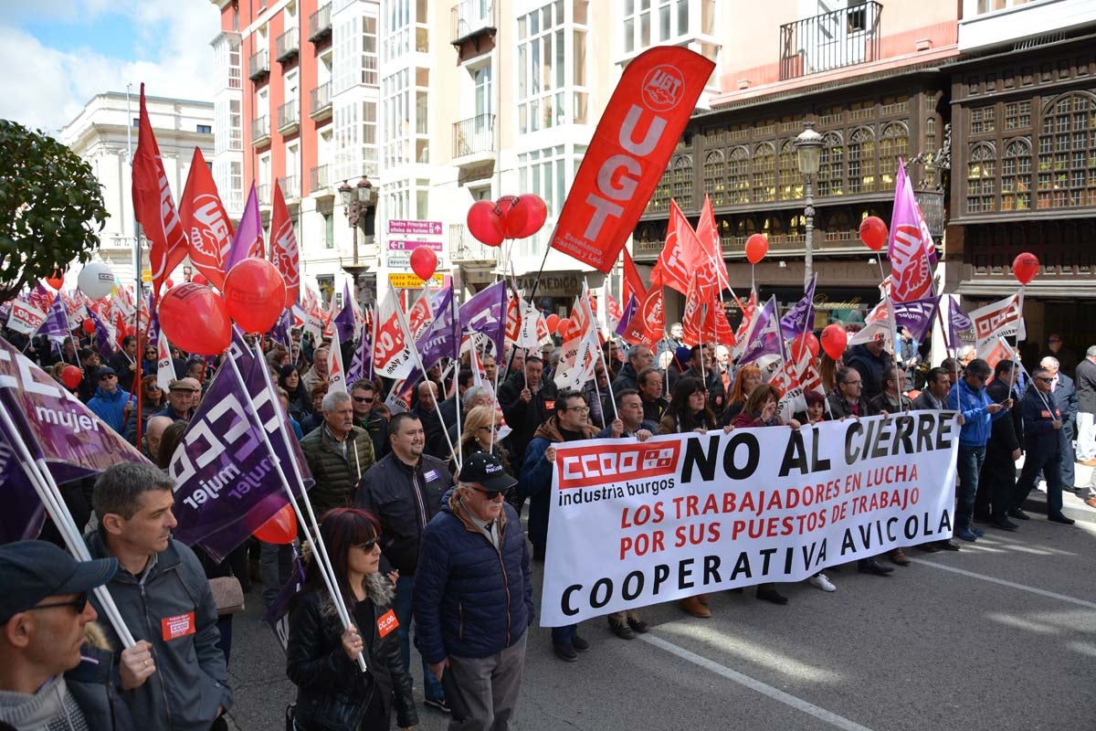 Alrededor de 1.500 personas secundan la movilización convocada por los sindicatos mayoritarios.