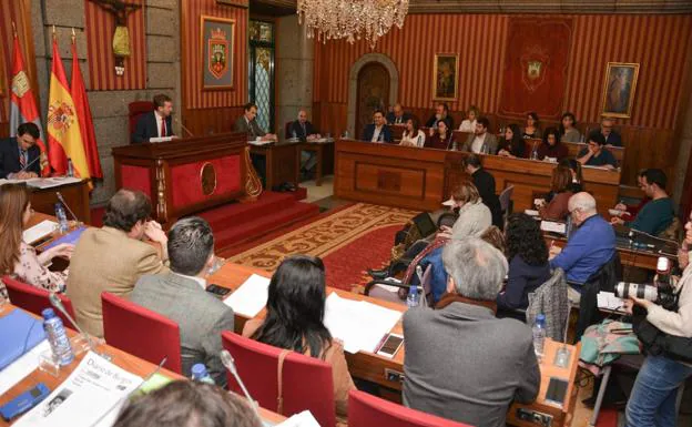 Imagen de archivo del Pleno del Ayuntamiento de Burgos.
