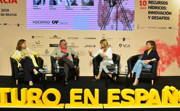 «Si nos preguntan por literatura femenina nos removemos por dentro»