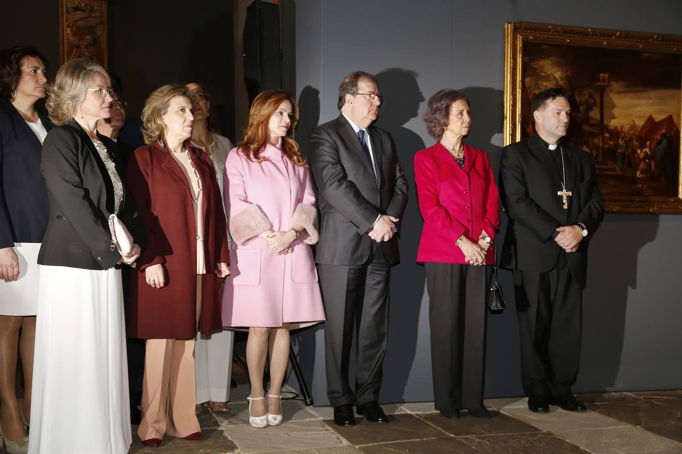 Los vecinos dieron una calurosa bienvenida a la Reina que acudió a la villa palentina para inaugurar 'Mons Dei', la XXIII edición de la exposición, que podrá visitarse desde mañana y hasta el 18 de noviembre