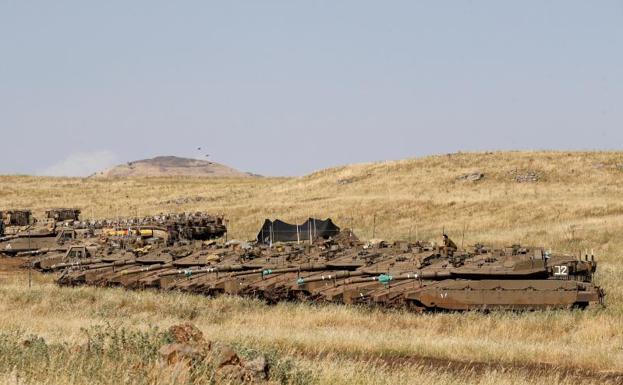 Tanques israelíes en los Altos del Golán, zona fronteriza con Siria ocupada por Israel.