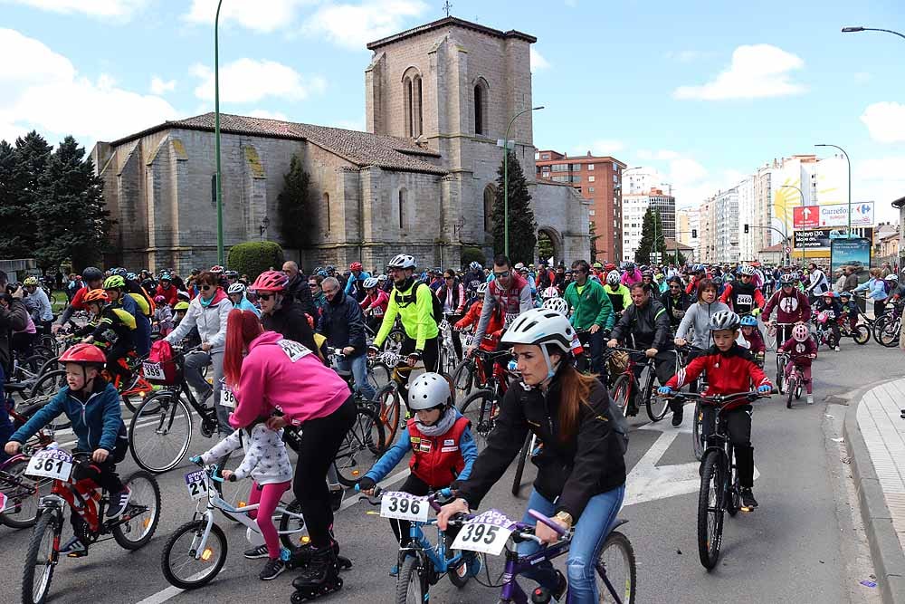 10.000 burgaleses han participado esta jornada de domingo en el Día de la Bici, una iniciativa de Proyecto Hombre, para promocionar el deporte y los estilos de vida saludables