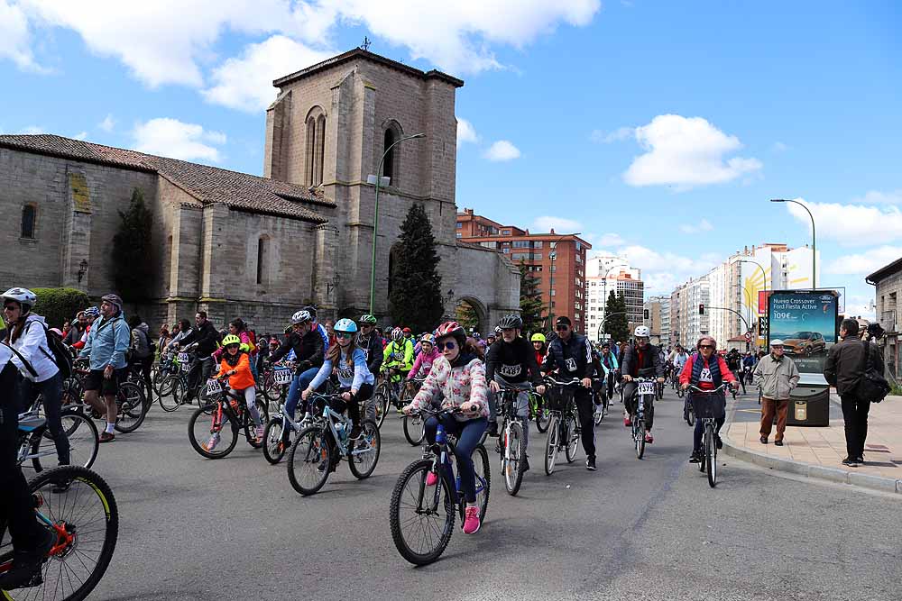 10.000 burgaleses han participado esta jornada de domingo en el Día de la Bici, una iniciativa de Proyecto Hombre, para promocionar el deporte y los estilos de vida saludables