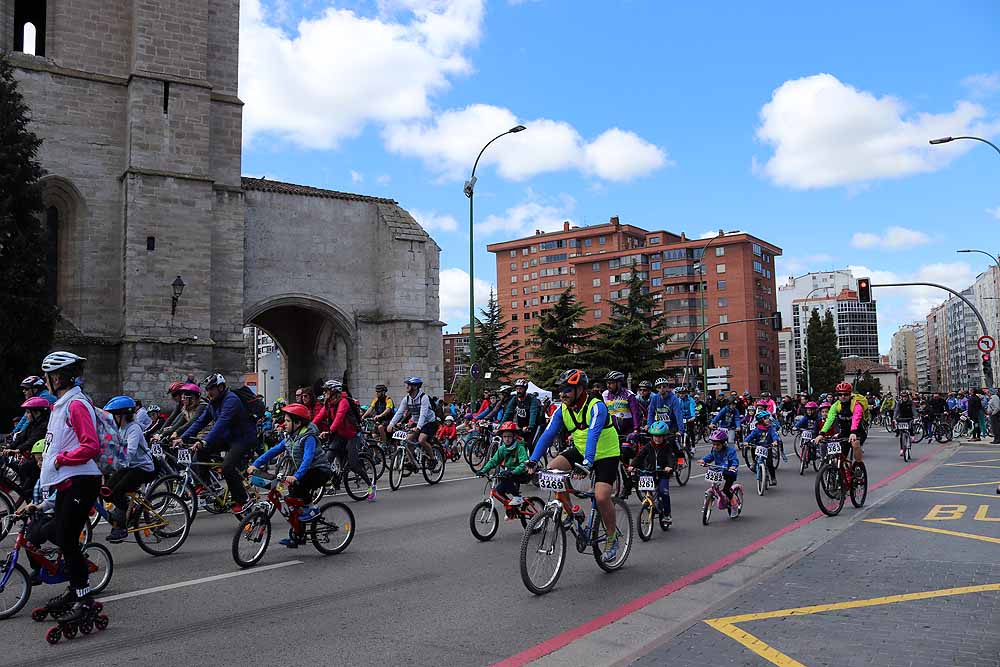 10.000 burgaleses han participado esta jornada de domingo en el Día de la Bici, una iniciativa de Proyecto Hombre, para promocionar el deporte y los estilos de vida saludables