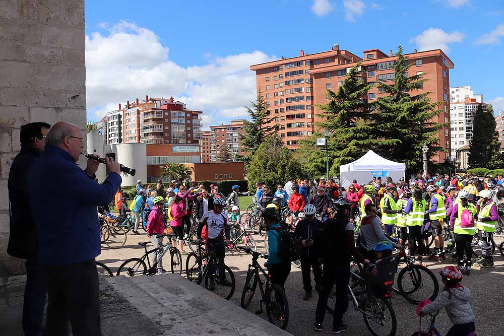 10.000 burgaleses han participado esta jornada de domingo en el Día de la Bici, una iniciativa de Proyecto Hombre, para promocionar el deporte y los estilos de vida saludables