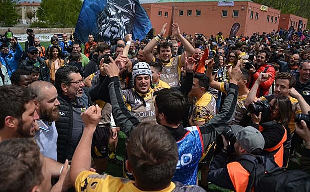 Los jugadores y la afición se han fundido en una celebración muy esperada