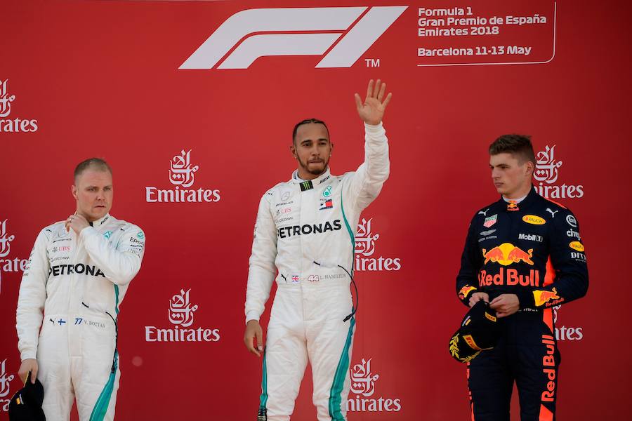 Hamilton sigue líder en la general tras ganar en Montmeló. Alonso quedó en octava posición y Sainz consiguió una merecida séptima plaza.