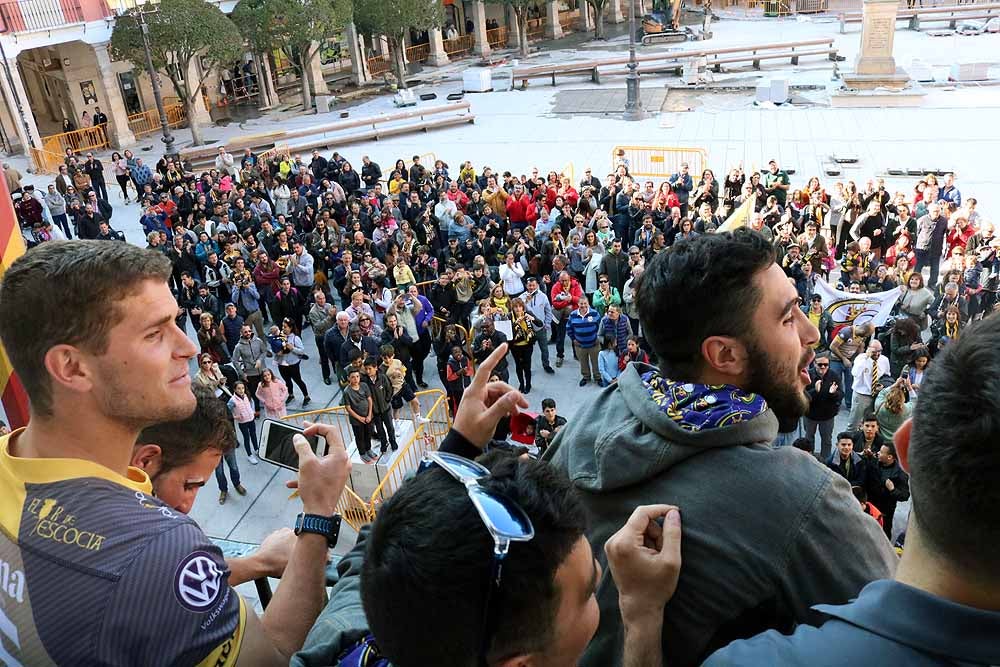 Fotos: El Ubu Colina Clinic celebra su histórico ascenso en el Ayuntamiento, en imágenes
