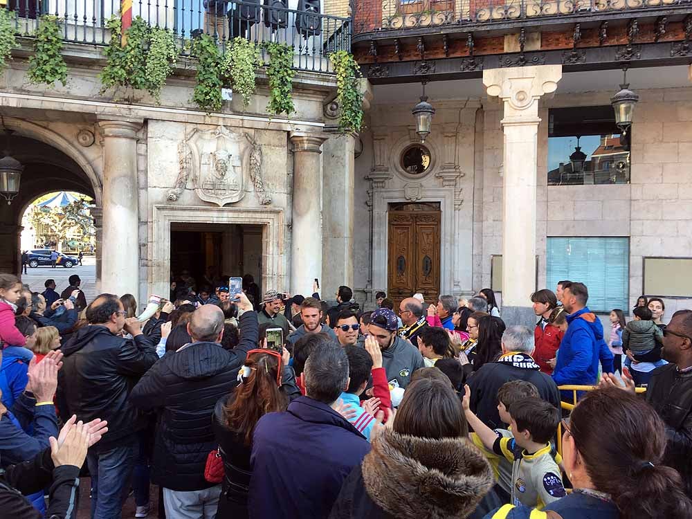 Fotos: El Ubu Colina Clinic celebra su histórico ascenso en el Ayuntamiento, en imágenes
