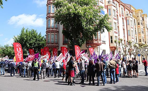 Imagen principal - Concentración de hoy frente a FAE
