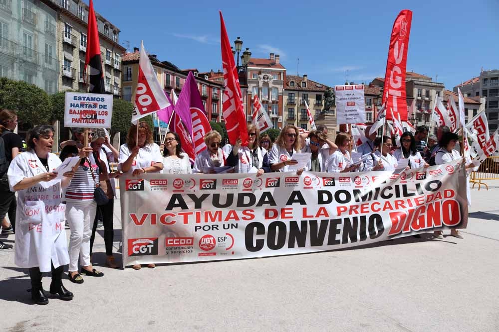Fotos: Concentración de las trabajadoras del Servicio de Ayuda a Domicilio