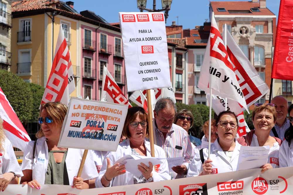 Fotos: Concentración de las trabajadoras del Servicio de Ayuda a Domicilio