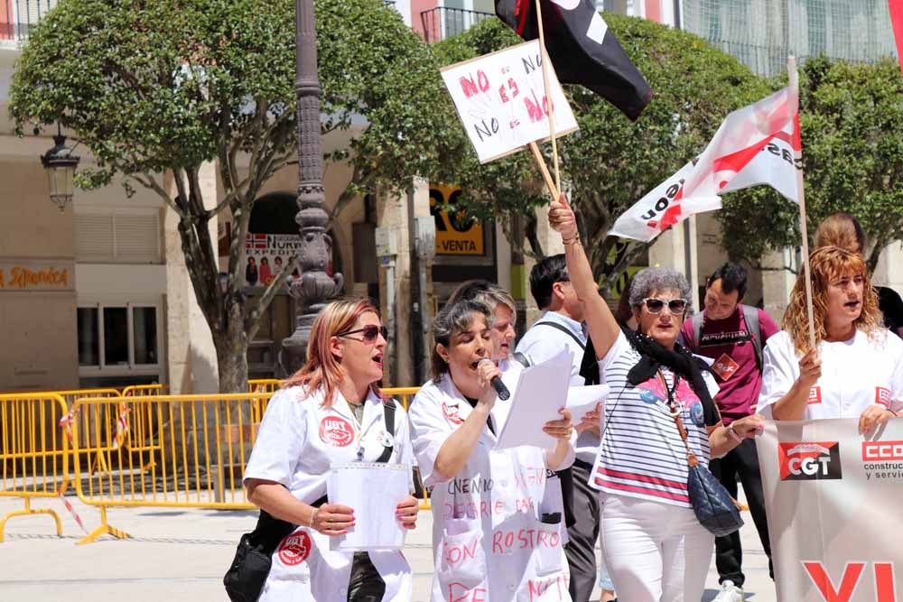Fotos: Concentración de las trabajadoras del Servicio de Ayuda a Domicilio