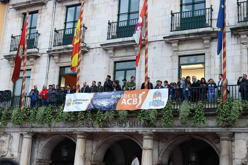 Fotos: El San Pablo se despide de su afición desde el Ayuntamiento