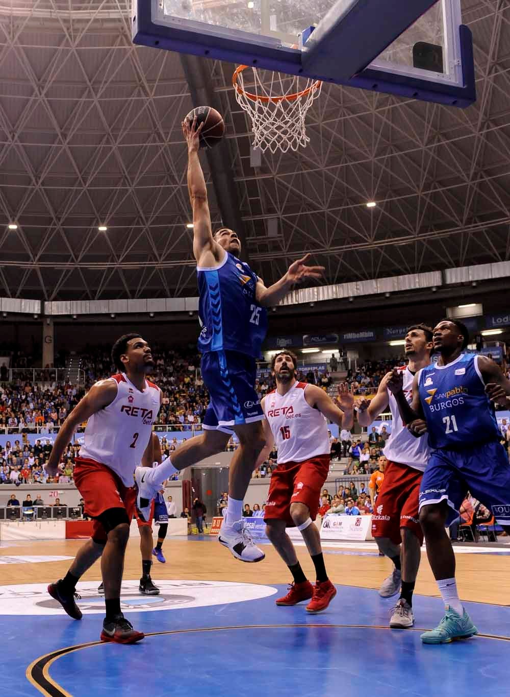 Fotos: Las mejores imágenes del San Pablo RETAbet Bilbao Basket