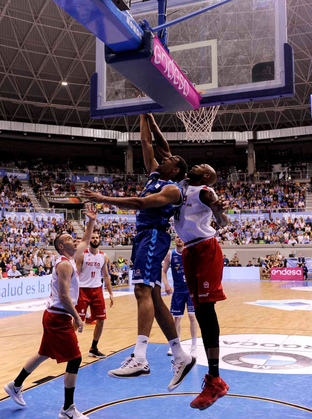 Fotos: Las mejores imágenes del San Pablo RETAbet Bilbao Basket