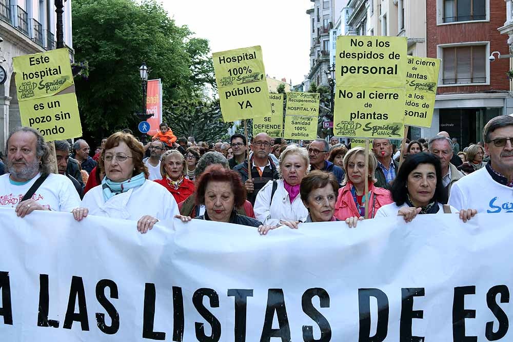 Fotos: Un millar de burgaleses salen a la calle para exigir una sanidad pública de calidad