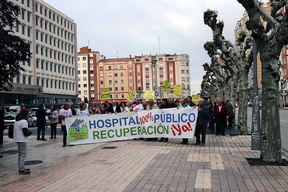 Fotos: Un millar de burgaleses salen a la calle para exigir una sanidad pública de calidad