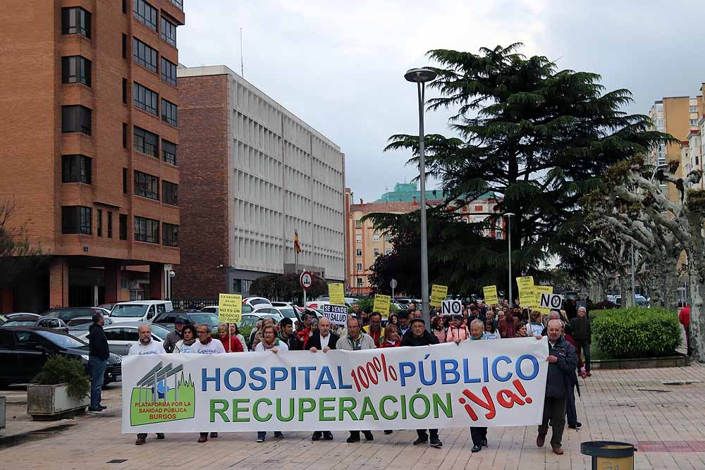 Fotos: Un millar de burgaleses salen a la calle para exigir una sanidad pública de calidad