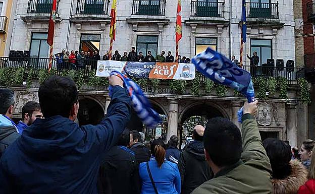 La afición celebró con el equipo que Burgos sigue siendo ACB