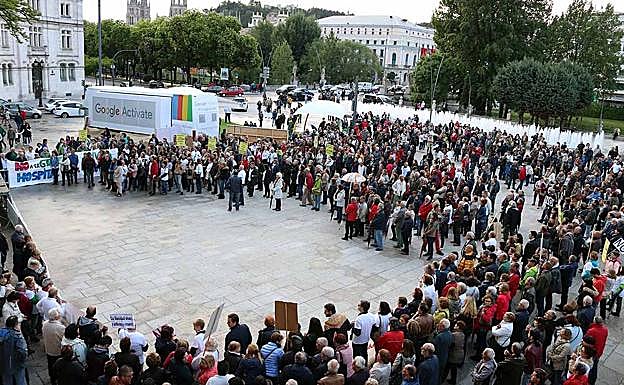 La movilización ha concentrado a cerca de un millar de burgaleses en el Paseo Sierra de Atapuerca