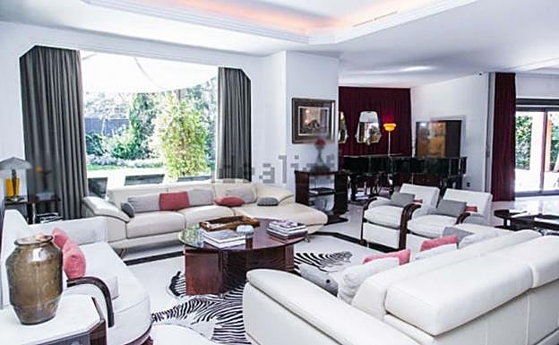 El salón del chalé de Jorge Javier. 