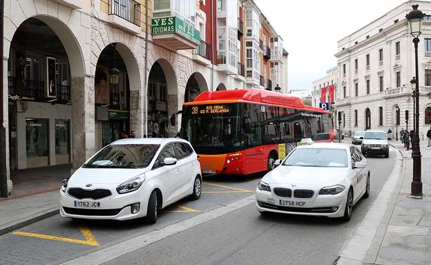 Los taxis no podrán circular por la calle Santander los domingos y festivos, mientras que el bus lo hará a una máxima de 20km/h