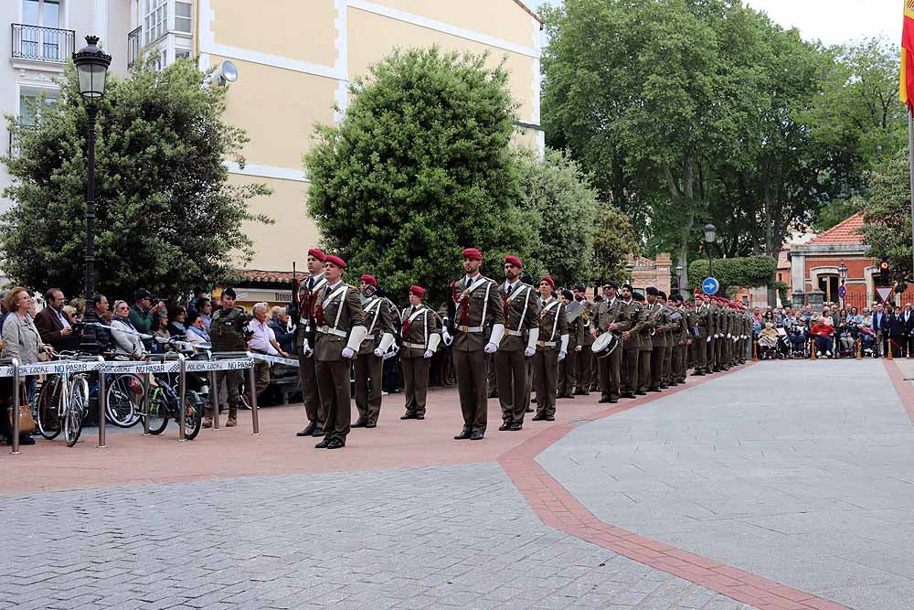 Fotos: El Ejército iza la bandera en Capitanía