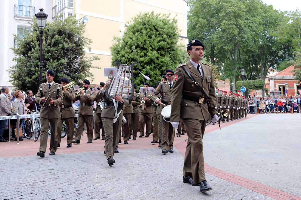 Fotos: El Ejército iza la bandera en Capitanía