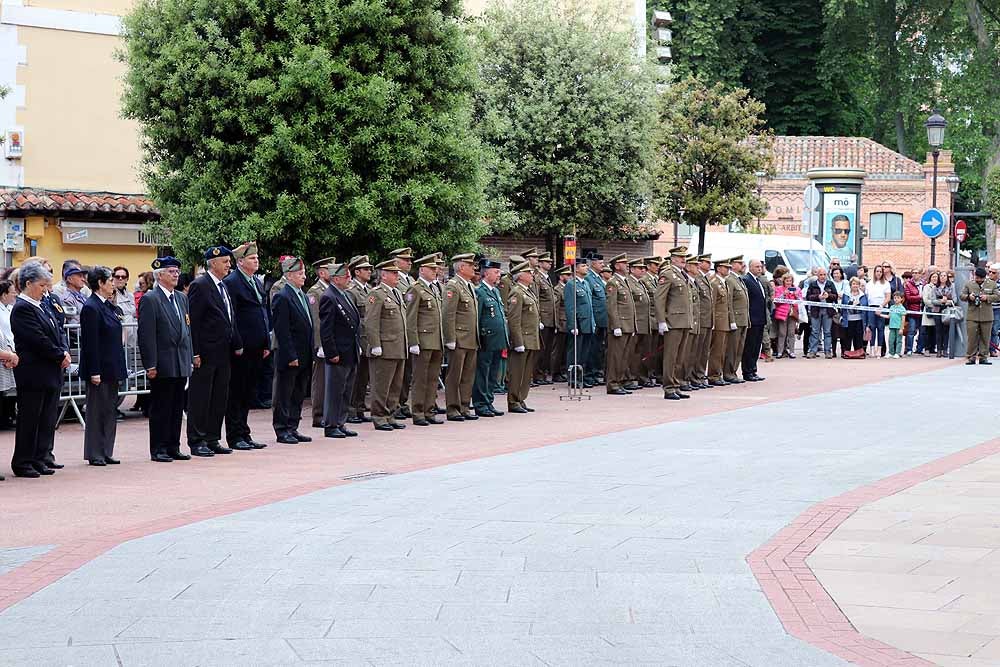 Fotos: El Ejército iza la bandera en Capitanía