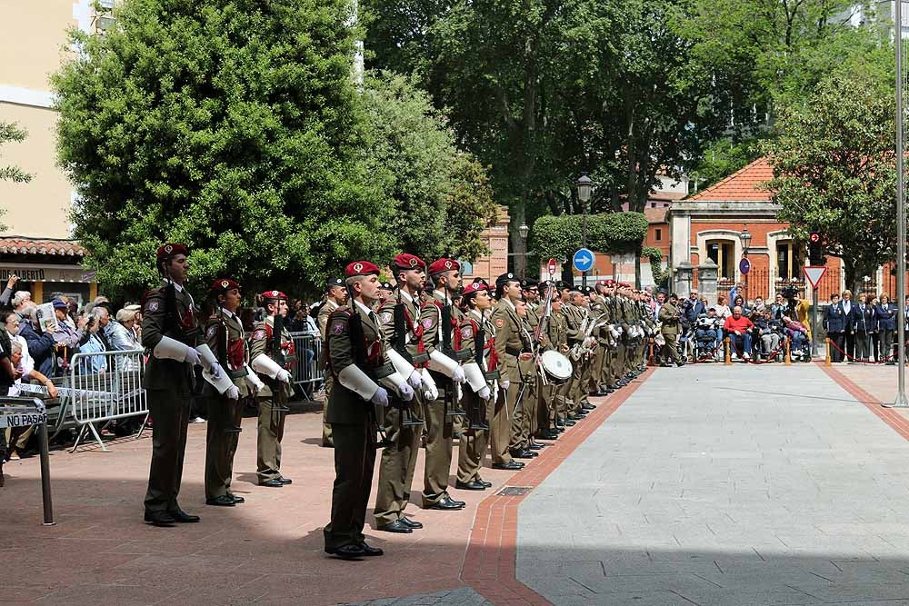 Fotos: El Ejército iza la bandera en Capitanía